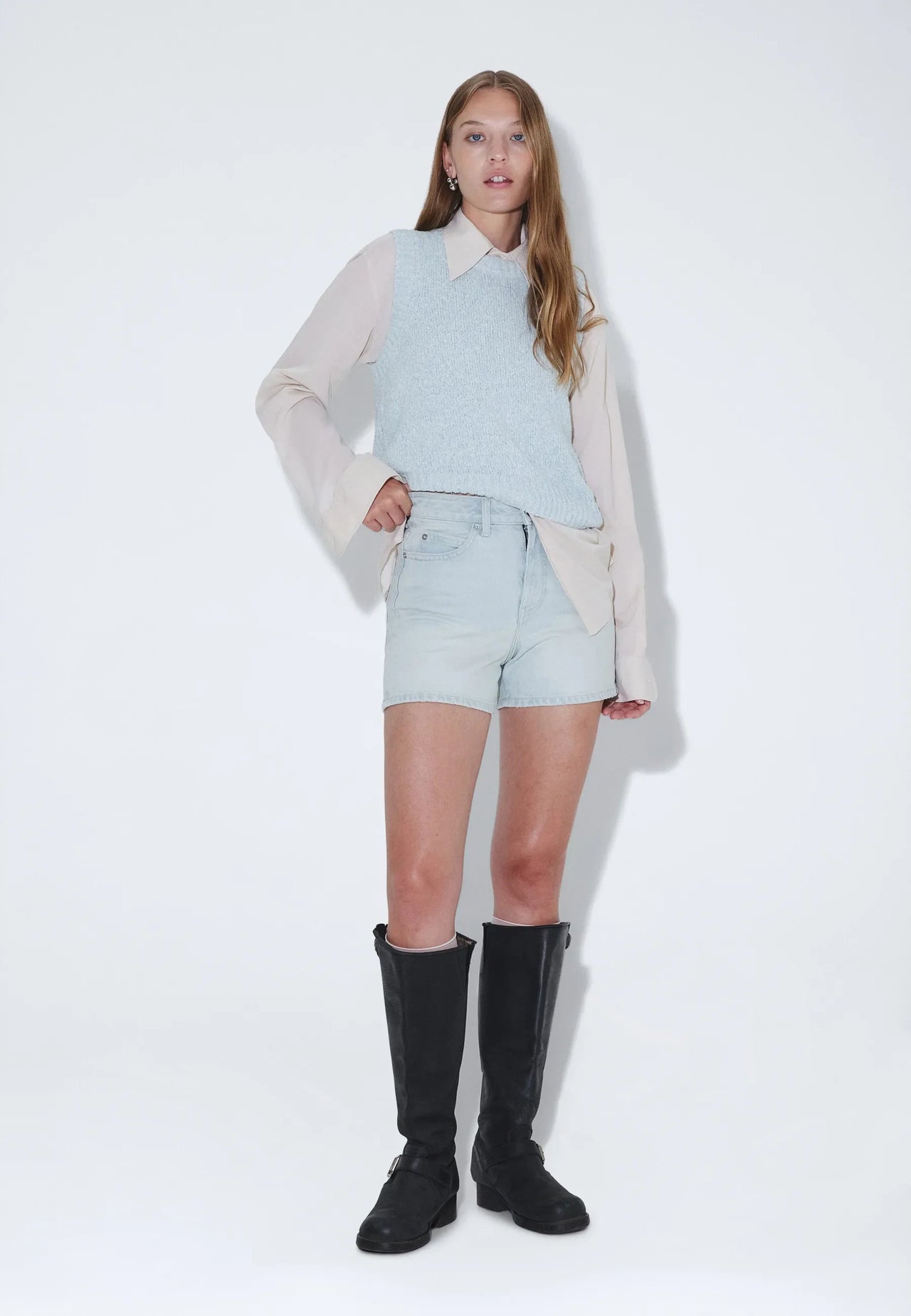 Nora Shorts - Bay Superlight Creme Worn